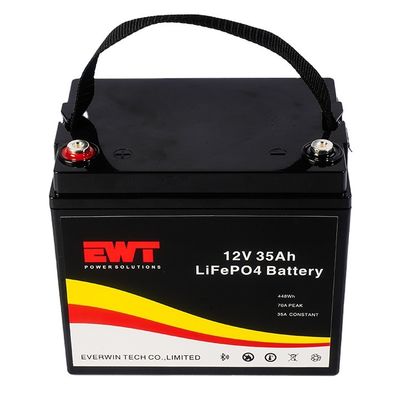 La batterie du scooter est de 12 V 35AH, une batterie rechargeable avec fonction Bluetooth