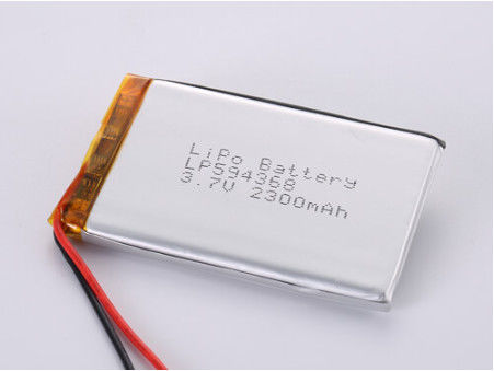 Voltage ouvert acceptable par OEM 3.7V 2300MAH Batterie au lithium polymère avec une durée de conservation d'un an et une tension nominale de 3.7v